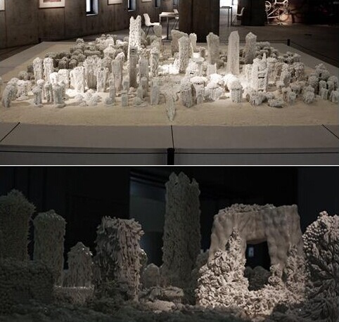 周洁2010年的毕业创作“CBD”为她赢得了很多青睐
周洁2010年的毕业创作“CBD”为她赢得了很多青睐