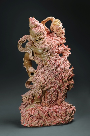 “哈将” 40×28×75cm 瓷 2012
“哈将” 40×28×75cm 瓷 2012