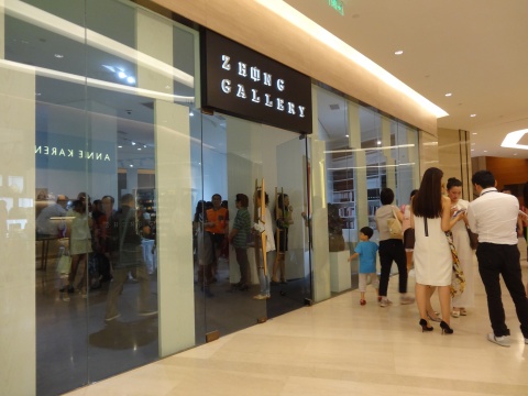 中画廊把位置选在嘉里中心的一层,办展览也充满了趴踢风情
中画廊把位置选在嘉里中心的一层,办展览也充满了趴踢风情