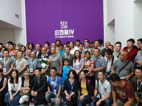 参展艺术家大集合,这张全家福体量真的很大
参展艺术家大集合,这张全家福体量真的很大