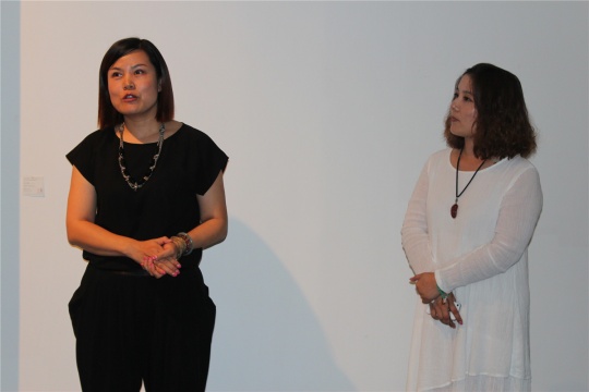 开幕嘉宾 雅昌艺术网王丽、策展人丁浠文
开幕嘉宾 雅昌艺术网王丽、策展人丁浠文
