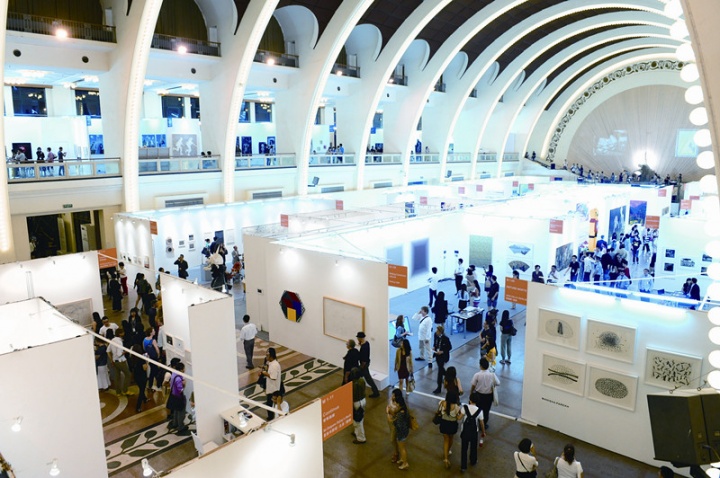 2012年上海当代博览会现场。
