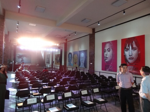 2014艺术品产业博览交易会的新闻发布会现场
2014艺术品产业博览交易会的新闻发布会现场