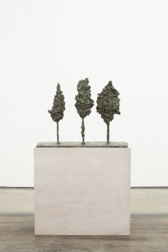 欧阳春,《渣滓》,三棵树,青铜,86x34x65cm,2013 欧阳春,《渣滓》,三棵树,青铜,86x34x65cm,2013
