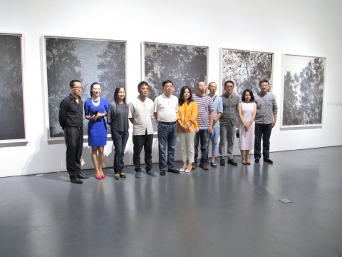参展艺术家与策展团队合影 参展艺术家与策展团队合影