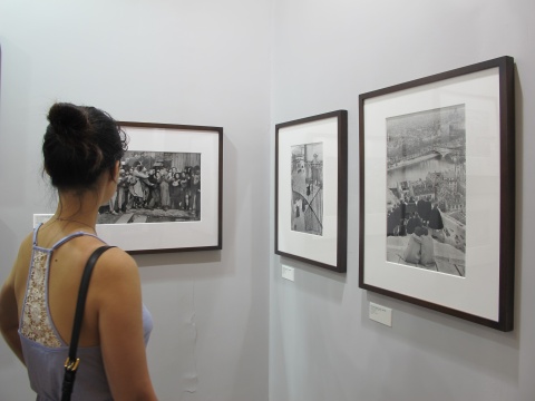 许多画廊带来了布列松、阿维顿、科特兹、马克·吕布、克莱恩等大师原作
许多画廊带来了布列松、阿维顿、科特兹、马克·吕布、克莱恩等大师原作
