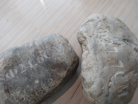 珍珠上还篆刻着代表其属性的标识
珍珠上还篆刻着代表其属性的标识