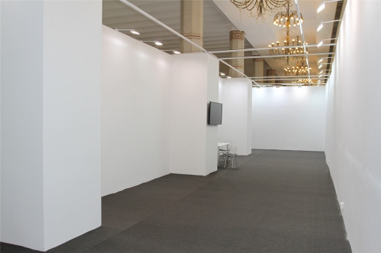 在本届博罗那上海当代艺术展中,类似于此的空展位不在少数,大部分又以海外画廊为主
在本届博罗那上海当代艺术展中,类似于此的空展位不在少数,大部分又以海外画廊为主