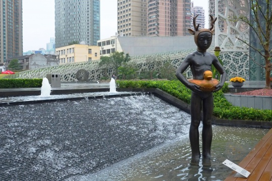 人生如梦呀!醒来就是,从梦中往外跑,跑向,那片海。你湿漉漉地站在浪花的中间,羞涩地遇到你自己。 人生如梦呀!醒来就是,从梦中往外跑,跑向,那片海。你湿漉漉地站在浪花的中间,羞涩地遇到你自己。