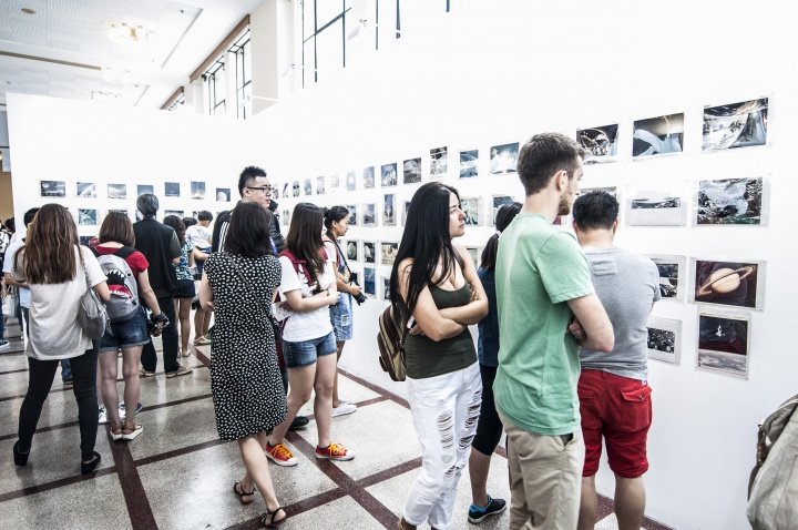 来自英国的Breese Little画廊作品有趣,单价不高,销售数件
来自英国的Breese Little画廊作品有趣,单价不高,销售数件