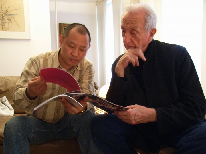 2009年在巴黎拜访抽象艺术大师苏拉吉
2009年在巴黎拜访抽象艺术大师苏拉吉