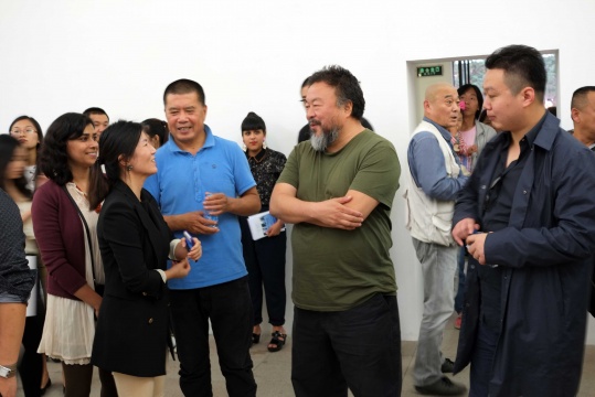 热闹非凡的展览现场 热闹非凡的展览现场