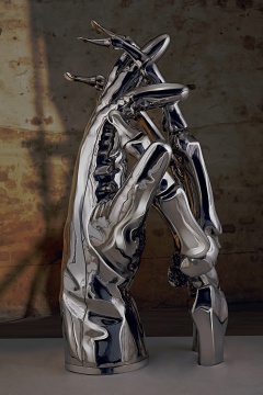 《触不可及》200x115x70cm 白钢锻造 2014
《触不可及》200x115x70cm 白钢锻造 2014