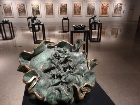 许江创作于2014年的雕塑《一花万果》

