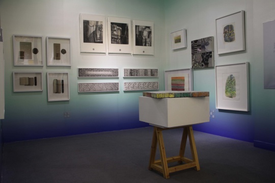 作品从尺寸到价格都呈现“轻量级”
作品从尺寸到价格都呈现“轻量级”