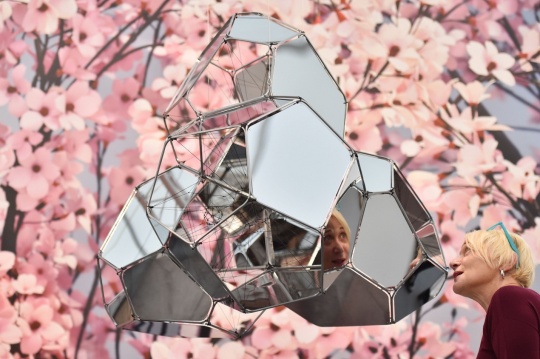 Tomas Saraceno’s NGC 5892.Photograph Ben Stansall/AFP/Getty Images.
Tomas Saraceno’s NGC 5892.Photograph Ben Stansall/AFP/Getty Images.