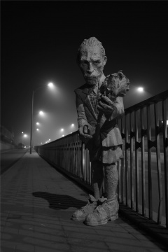 《向日葵·梵高》2012年 236×117×95cm 铸铜
《向日葵·梵高》2012年 236×117×95cm 铸铜