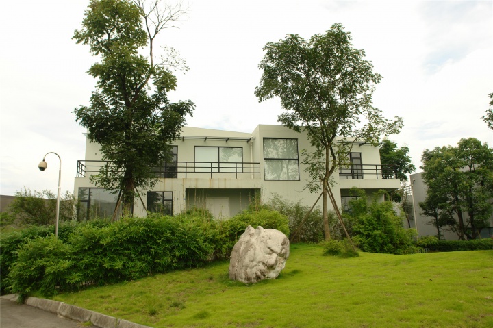 2号坡地工作室,这是新蓝顶最早落成的一片区域
2号坡地工作室,这是新蓝顶最早落成的一片区域