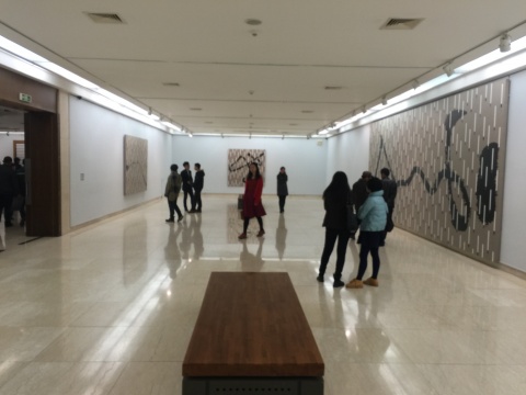张志坚画展使用了鲁迅美术学院美术馆一层的多个展厅
