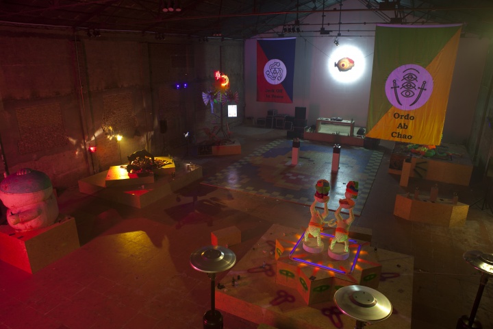 星空间在新空间展出的陈天灼个展有效利用了新空间的开阔,更具实验性并满足了艺术家意图模糊艺术与非艺术界限的要求
星空间在新空间展出的陈天灼个展有效利用了新空间的开阔,更具实验性并满足了艺术家意图模糊艺术与非艺术界限的要求