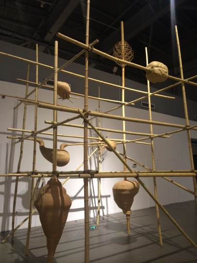 穿在竹架中的器官 穿在竹架中的器官