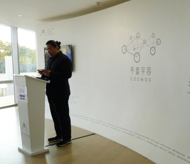 开馆展“多重宇宙”联合策展人李振华在开幕式上发言
开馆展“多重宇宙”联合策展人李振华在开幕式上发言