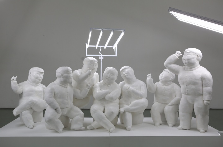 《最后的晚餐——点赞》 177×350×130cm 综合材料 2014
《最后的晚餐——点赞》 177×350×130cm 综合材料 2014