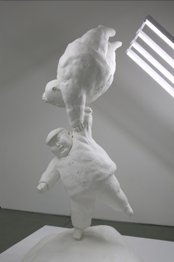 《鸡犬升天》200×105×105cm 综合材料 2014 《鸡犬升天》200×105×105cm 综合材料 2014