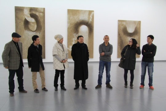 艺术家马永强、德山艺术空间负责人考云岐、策展人彭峰以及好友们齐来助阵展览开幕