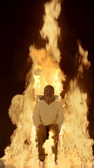 
《殉难者之火》, 2014年

演员: Darrow Igus 图片拍摄:吉拉·派罗芙

由 比尔·维奥拉工作室 提供 

