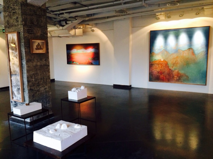 “站在东方看未来”展于2014年11月,在兰心MEM展览空间开幕
“站在东方看未来”展于2014年11月,在兰心MEM展览空间开幕
