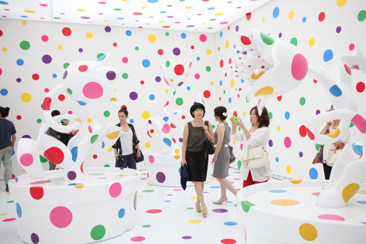 草间弥生回顾展取得巨大成功
草间弥生回顾展取得巨大成功