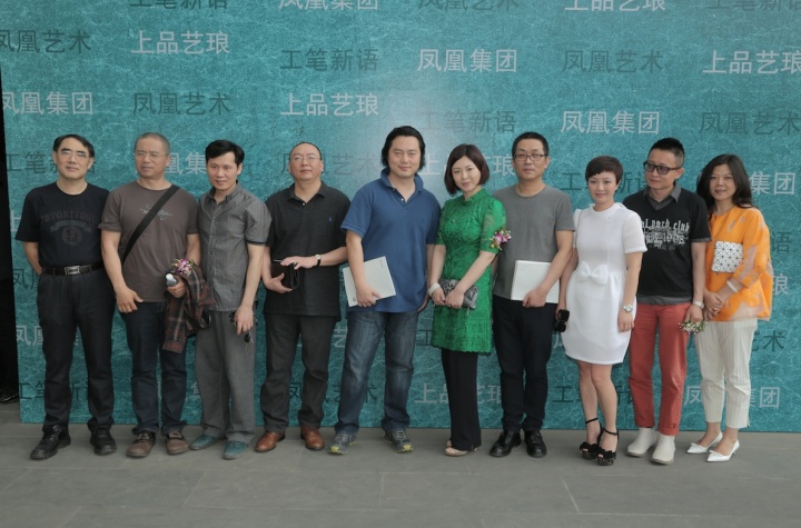 凤凰集团“工笔新语”展览现场艺术家合影 凤凰集团“工笔新语”展览现场艺术家合影