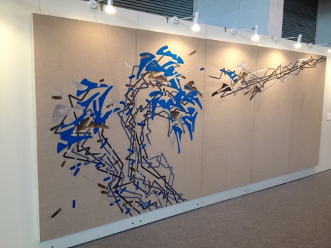 李飒2008年的作品《处于危险中的灰色》
李飒2008年的作品《处于危险中的灰色》
