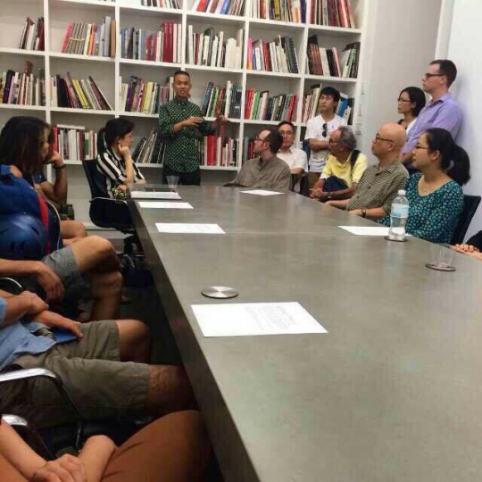 驻留艺术家张玥、文豪工作室开放日和研讨会,艺术家到访美术馆,包括来自大都会艺术博物馆的专家共同讨论作品
驻留艺术家张玥、文豪工作室开放日和研讨会,艺术家到访美术馆,包括来自大都会艺术博物馆的专家共同讨论作品