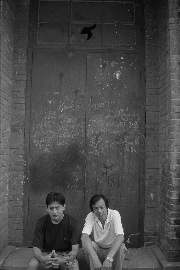 尚扬与他的学生曾梵志在一起，1991 年8 月，武汉
