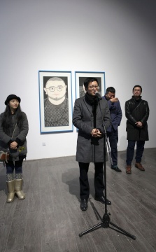 杭春晓在“双轨记——关于老鲁的一次‘写生’”展览开幕式上发言
