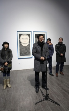 杭春晓在“双轨记——关于老鲁的一次‘写生’”展览开幕式上发言
杭春晓在“双轨记——关于老鲁的一次‘写生’”展览开幕式上发言