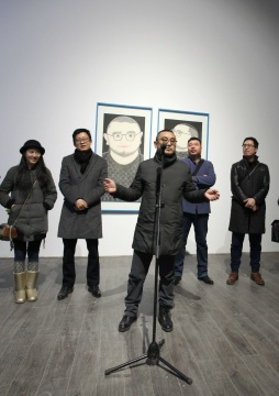 鲁文(老鲁)在展览开幕式上发言
鲁文(老鲁)在展览开幕式上发言