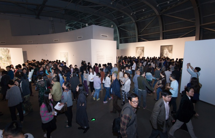 2014年4月29日,以“皮肤的文体”为题,展出何多苓、毛焰双个展,完成对话
2014年4月29日,以“皮肤的文体”为题,展出何多苓、毛焰双个展,完成对话