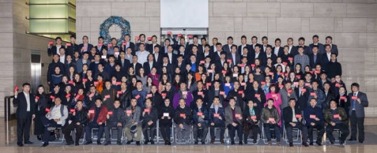 保利集所有员工与嘉宾一同合影
