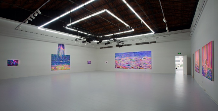 2014年9月,黄宇兴“河流吞噬了树丛接着吞噬你”展览现场
2014年9月,黄宇兴“河流吞噬了树丛接着吞噬你”展览现场