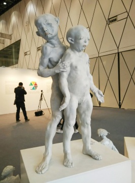 林惠兴   生于1987年  唯一一位以雕塑的形式创作入围的艺术家 
