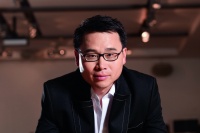 唐炬  从容淡定中行进