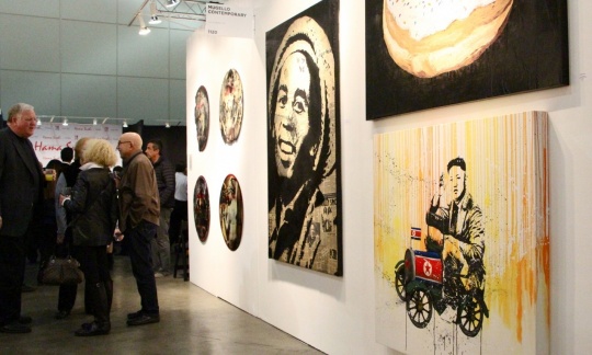 LA Art Show展览现场 Photograph: Jordan Riefe/The Guardian
LA Art Show展览现场 Photograph: Jordan Riefe/The Guardian