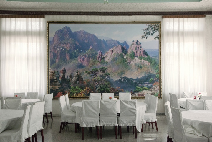 “朝鲜风景”,并置真实与图像
“朝鲜风景”,并置真实与图像