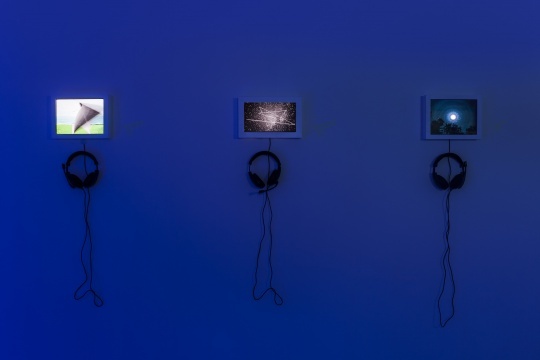 2014年杨画廊“林科个展”现场，周彤在《Hi艺术》的专栏《中国当代艺术的转型》中谈到了798艺术区魔金石、杨画廊、佩斯的展览
