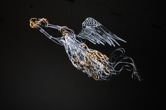 吴达新   《飞天》  750x200x150cm  螺纹钢  LED 灯管  2014
