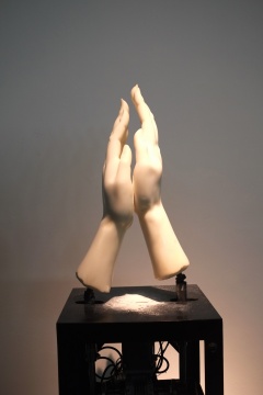 杨铭  《洗—2号》  86x50x50cm   大理石  机械联动装置   2010