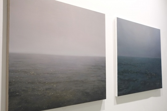 左图：许良  《海—10月8日》   120x140cm   布面油画   2014

右图：许良  《海—10月9日》   120x150cm   布面油画   2014
